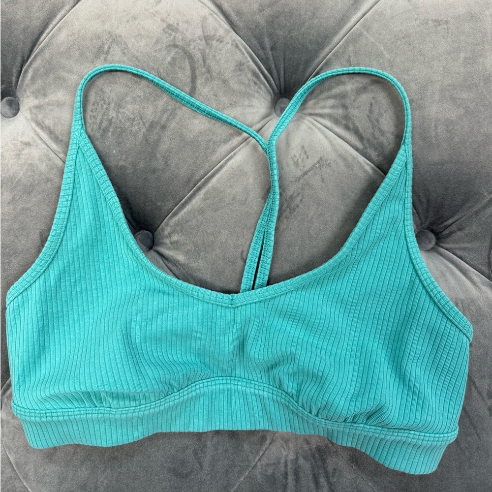 Size S Alo sports bra - worn once! In gorgeous turquoise color.